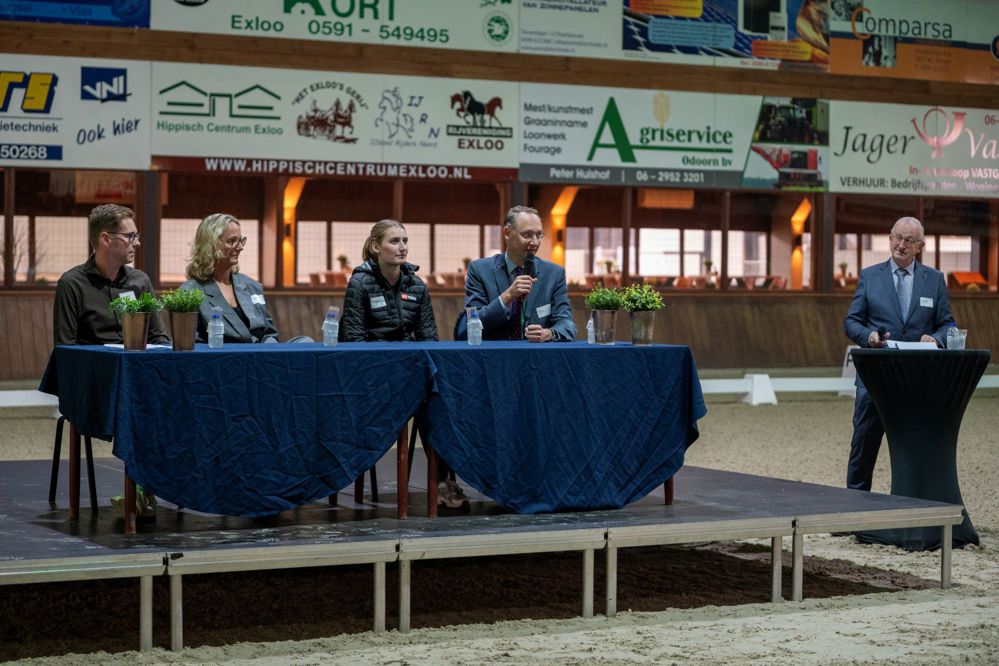 Foto 1 - panelgesprek.jpg