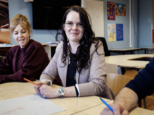 Volwassen student Maatschappelijk Zorg in de les